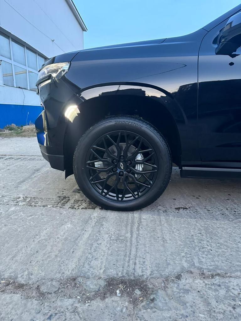 Chevrolet Tahoe на 22" кованых дисках нашего производства фото 1